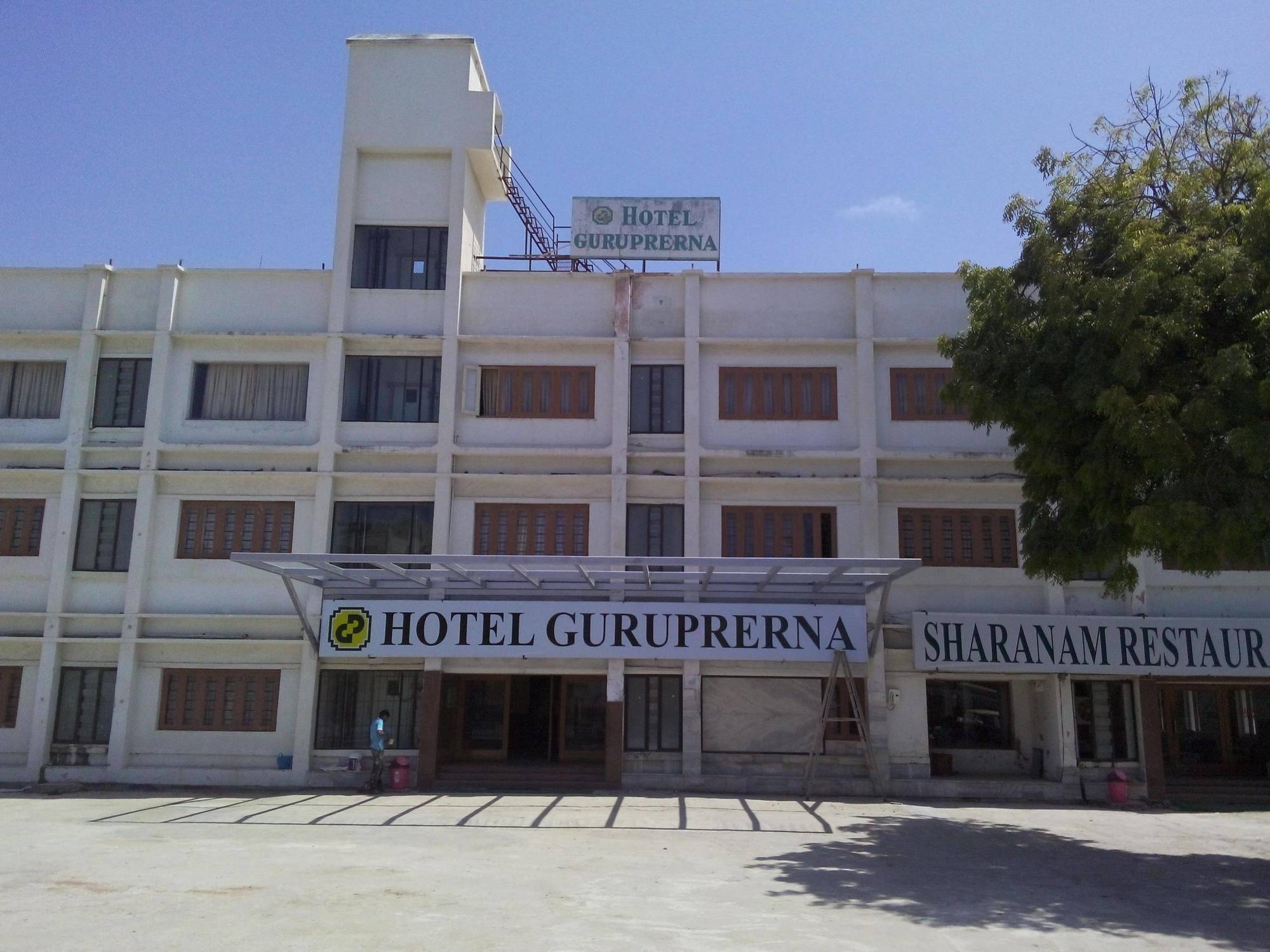 Hotel Guruprerna Dwārka Exteriör bild